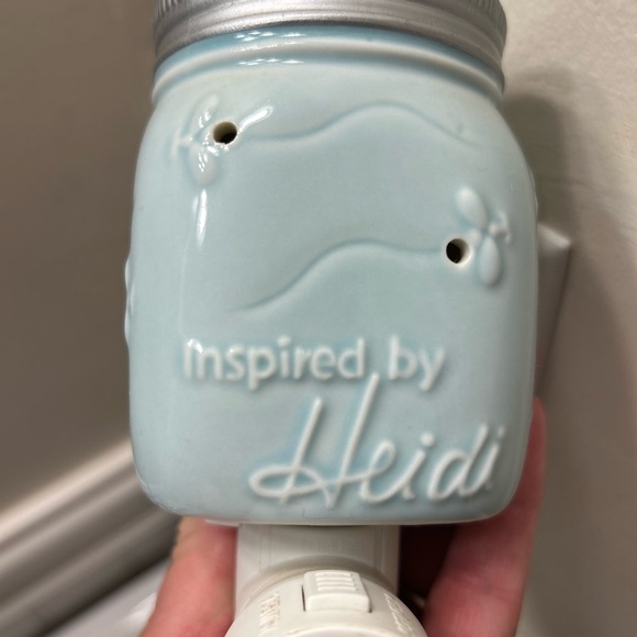 Scentsy Light Blue Ceramic Wall Plug-In - Picture 4 of 6